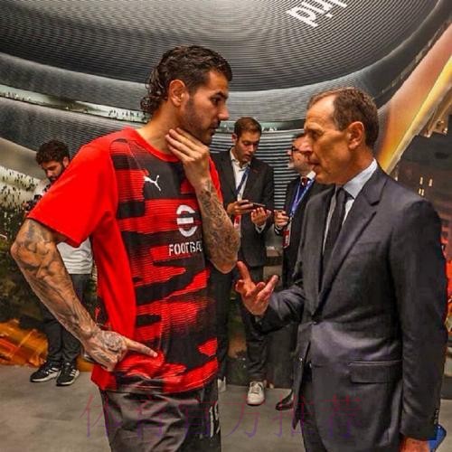 记者：阿尔瓦罗转会皇马的操作已非常接近完成