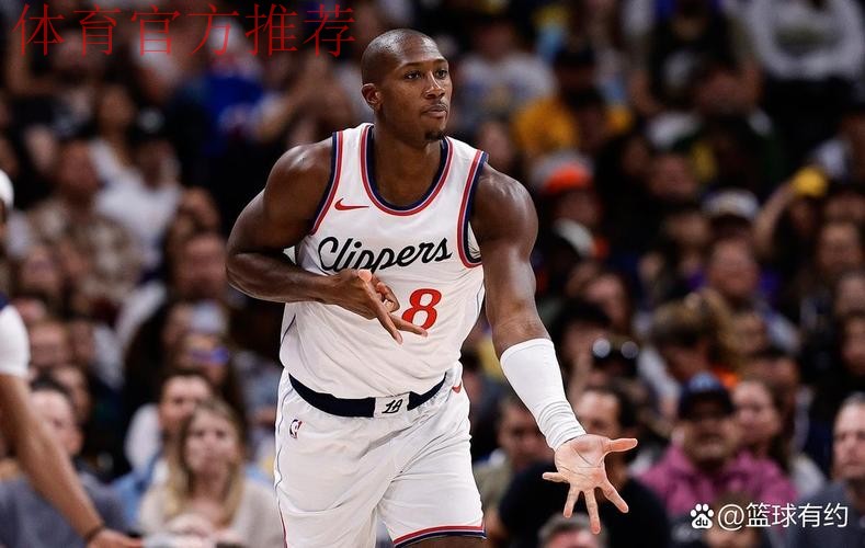 邓恩半场5投3中、三分2中1得到9分1篮板3助攻 邓恩半场5投3中、三分2中1得到9分1篮板3助攻